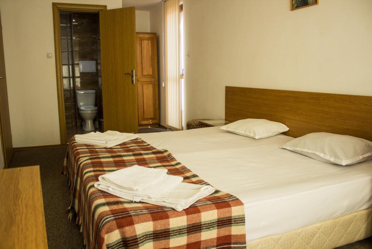 Family Hotel Saint Iliya Бургас Экстерьер фото