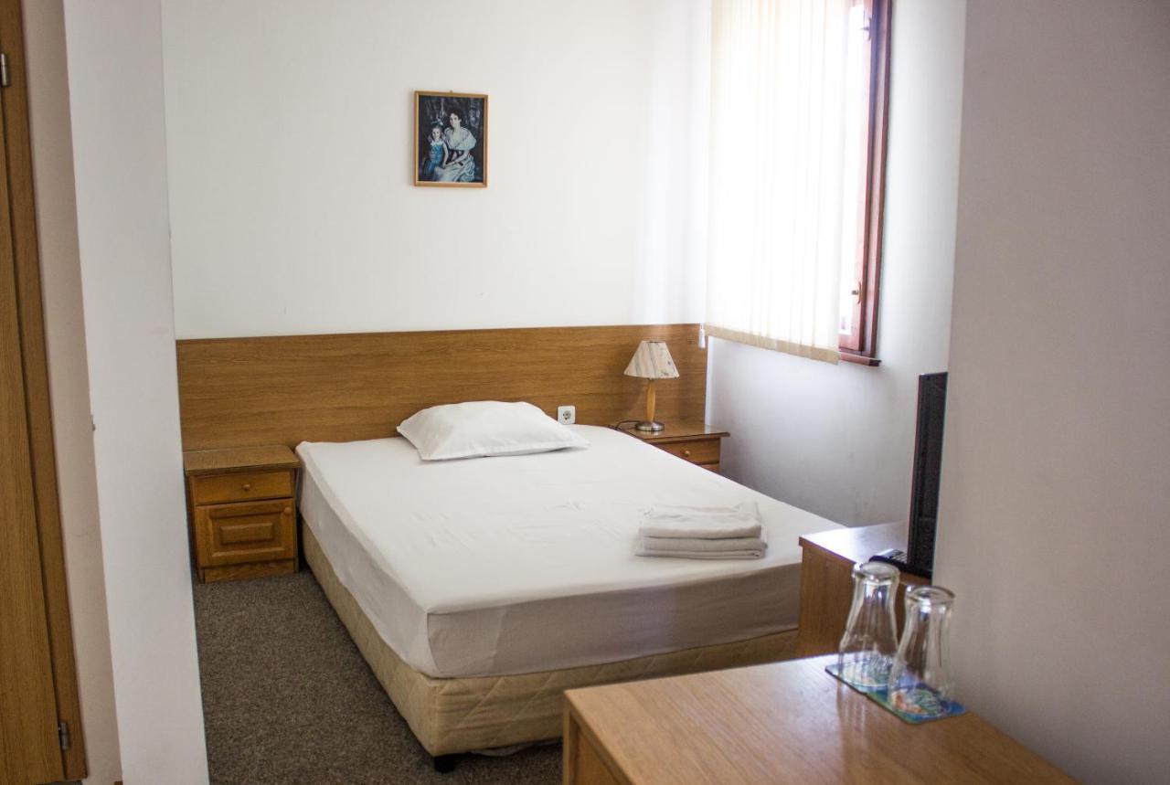 Family Hotel Saint Iliya Бургас Экстерьер фото
