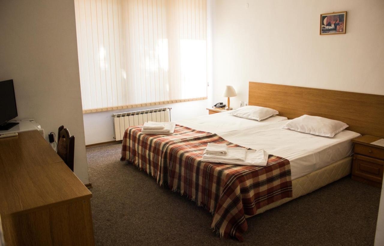 Family Hotel Saint Iliya Бургас Экстерьер фото