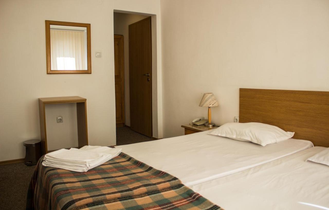 Family Hotel Saint Iliya Бургас Экстерьер фото
