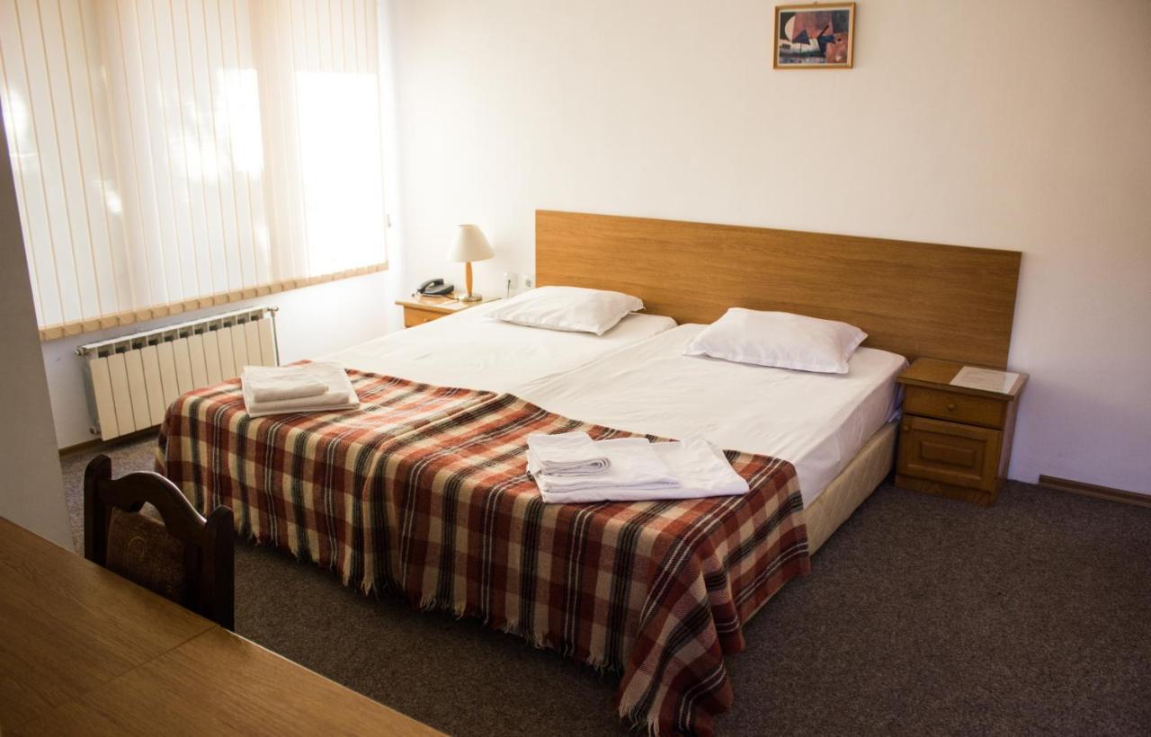Family Hotel Saint Iliya Бургас Экстерьер фото